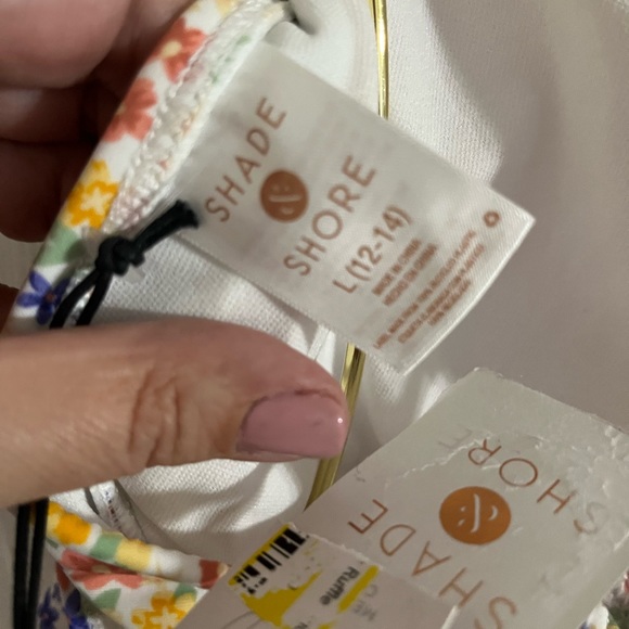 Shade and shore one piece floral print swimsuit 👙 - Picture 7 of 7